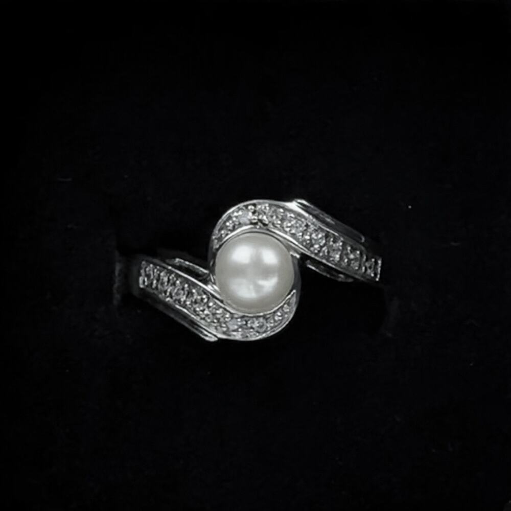 Vintage STERLING Silver White Pearl Ring Size 7